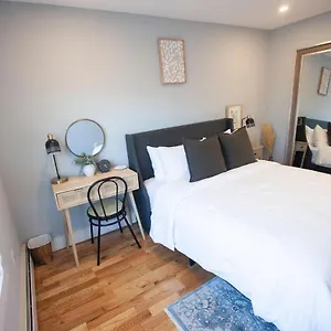 Alafia- Cozy Jfk Area - Is A Hosted Meaning The Host Live On Site Apartment
